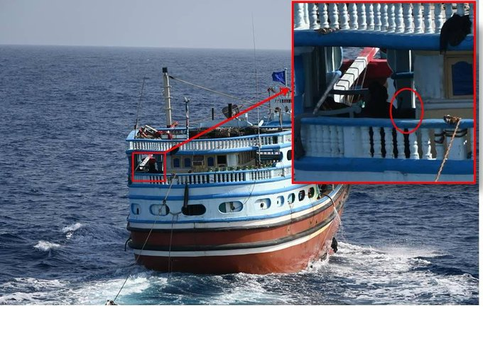 MahalaxmiRaman's tweet photo. #NewsFlash | #IndianNavy Responds to #PiracyAttack in the #ArabianSea 🏴☠️🏴💥
Based on the inputs on a potential piracy incident onboard the Iranian #FishingVessel '#AlKamar786 on 28 March,🚤🛥🛳🛳 https://t.co/ZzbhjbTj79