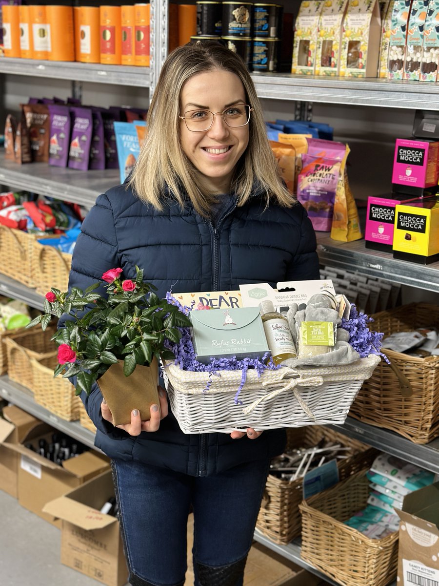BasketsGalore's tweet image. Today's Gift Basket Of The Day is "Mother and Baby Flowers Gift Basket" 👶

ow.ly/cIsN50R44xK

Follow &amp;amp; RT to enter #prize draw to #win a Gift Basket. More info via our blog.

#dailydispatch #gifts #competition #giftbasketsrule #eastergifts #babygifts #babygiftbaskets