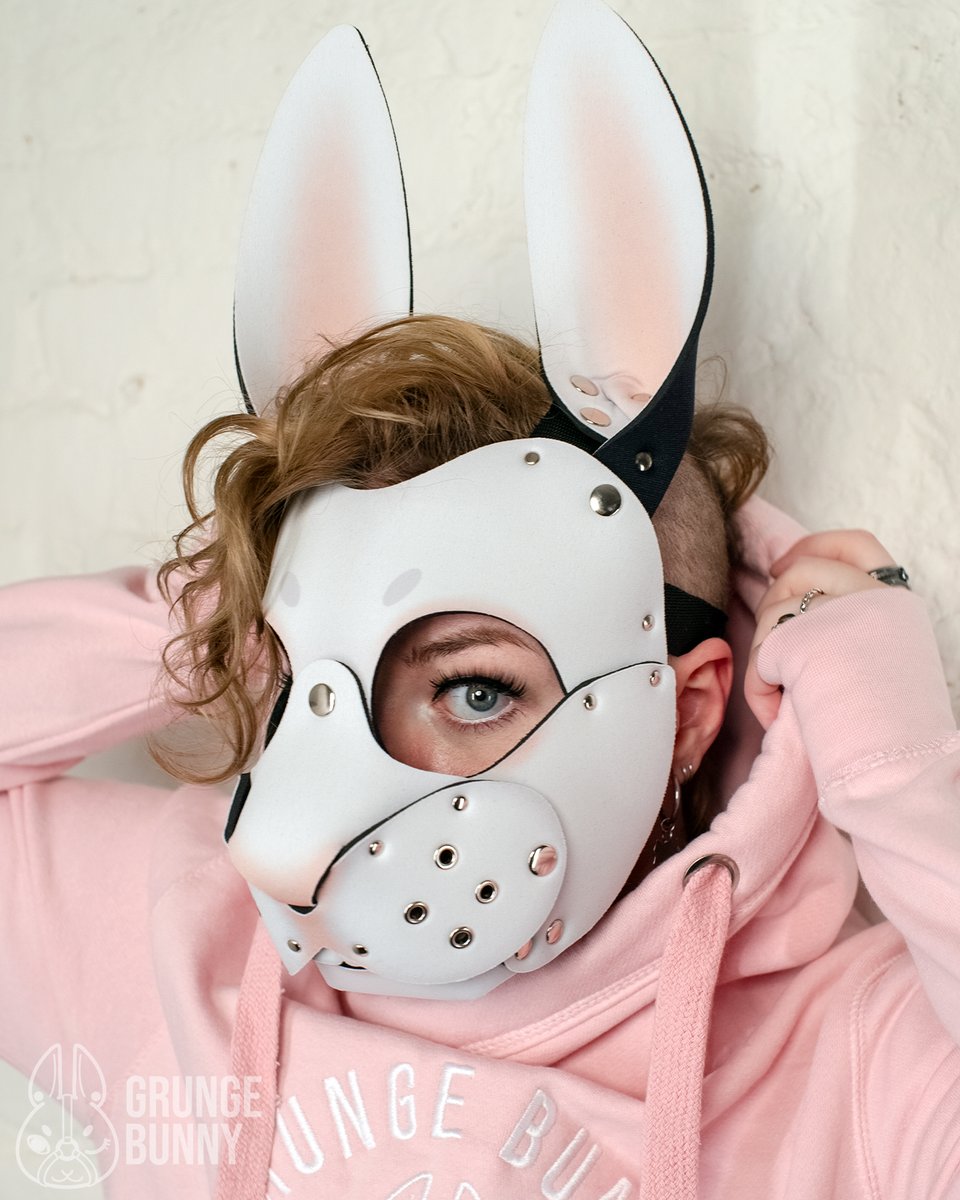 GrungeBunnyGear's tweet photo. AHH hello! BUNNIES!! Happy Easter!
There's 7 new Bunny designs popping off tomorrow! Full details just went out on the M41l l15t &amp; D1sc0rd! You know where to be at 10pm London time tomorrow, 30th March!

I'm incredibly excited to be sharing a taste of these buns with you! https://t.co/5th3ALa9o5