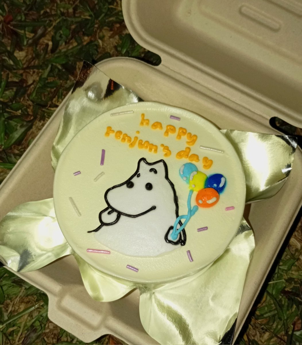 injuniesa's tweet photo. 사랑하는 런쥔이 생일 축하 합니다 🎂
happy birthday renjun 💛

#24thSpringWithRENJUN 
#황런쥔생축너뒤에오천만런프있다
#HAPPYRENJUNDAYHAPPY 
#런쥔이_생일이다요_히히 https://t.co/rTZ31mgx4U