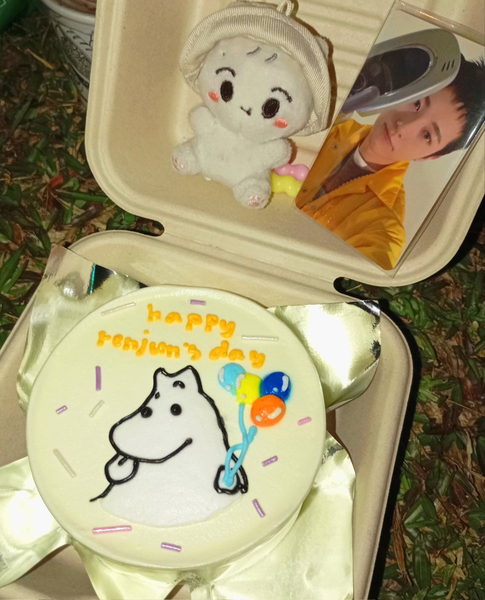 injuniesa's tweet photo. 사랑하는 런쥔이 생일 축하 합니다 🎂
happy birthday renjun 💛

#24thSpringWithRENJUN 
#황런쥔생축너뒤에오천만런프있다
#HAPPYRENJUNDAYHAPPY 
#런쥔이_생일이다요_히히 https://t.co/rTZ31mgx4U