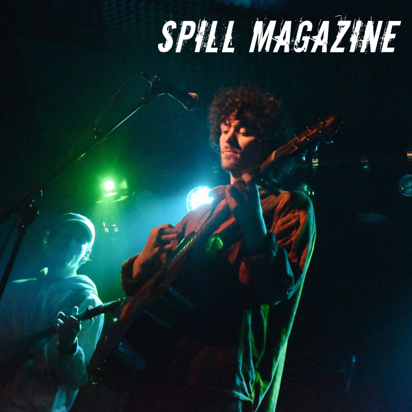 'Indisputably, on 'Shimmer', they not only strike a positive chord – they also achieve perfect harmony' @spillmagazine has strong praise for UK #indiefolk collective @2headedhorse + their new single, mastered at @OX4Sound by @MarkGardener ~ tinyurl.com/thh-spill @Tim_Burgess