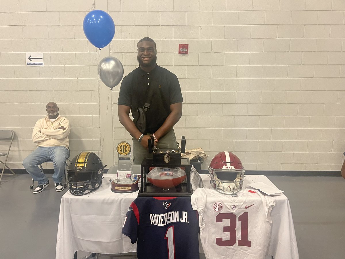 SnellvilleMS's tweet photo. Career Day was a resounding success. Kudos to all the presenters for their excellent contributions. https://t.co/hrEJwYDbkC