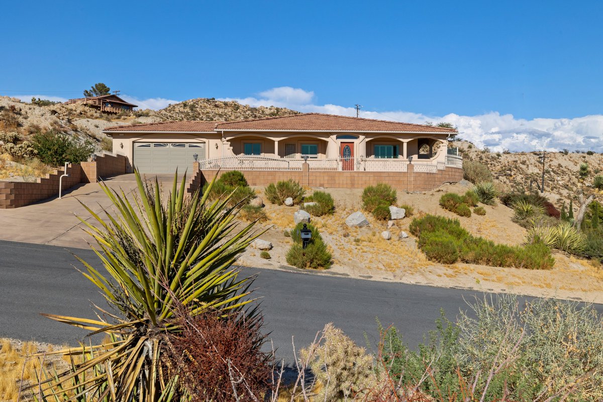 TeamMichaelKW's tweet photo. Just Listed!
6207 Red Bluff Avenue Yucca Valley, CA 92284-2260
$699,500
4BR
3BA

https://t.co/JgkygBqN0i
Team Michael #KellerWilliamsRealty (CalDRE#00938044)
760-770-1555 https://t.co/c9xpuBTMYX