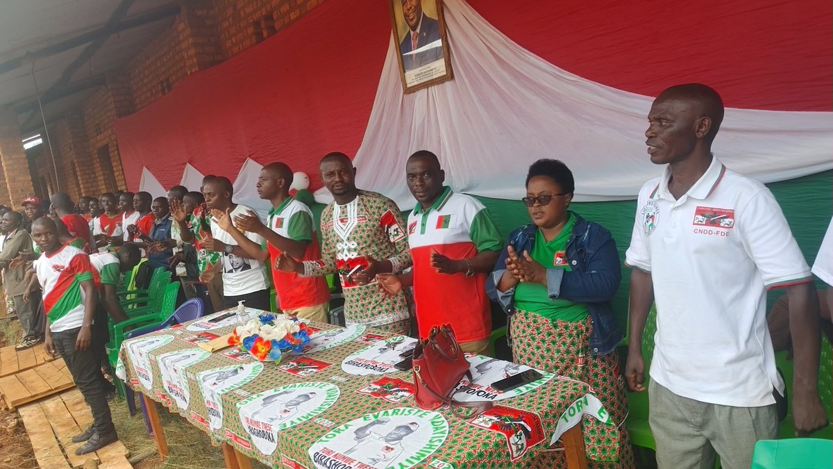 CnddFddButanyer's tweet photo. 29/03/2024 Ubuserukizi bwa @CnddFdd muri Komine #Kiremba kumwe n'Abagumyabanga bo ku mitumba ya #NYARUSANGE, #GITARE, na #GASEGERWA zone #Nyamurenza ,bakiriye Abanywanyi bashasha 60 baca baranasangira mu ntumbero yo gukeza atari GUKEKEZA abari baherutse kwinjira
@R_Ndikuriyo
1/2 https://t.co/i3ffxuzVvV