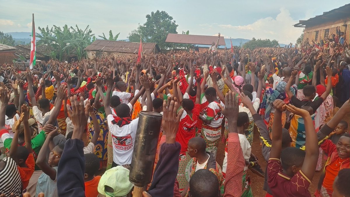 CnddFddButanyer's tweet photo. 29/03/2024 Ubuserukizi bwa @CnddFdd muri Komine #Kiremba kumwe n'Abagumyabanga bo ku mitumba ya #NYARUSANGE, #GITARE, na #GASEGERWA zone #Nyamurenza ,bakiriye Abanywanyi bashasha 60 baca baranasangira mu ntumbero yo gukeza atari GUKEKEZA abari baherutse kwinjira
@R_Ndikuriyo
1/2 https://t.co/i3ffxuzVvV