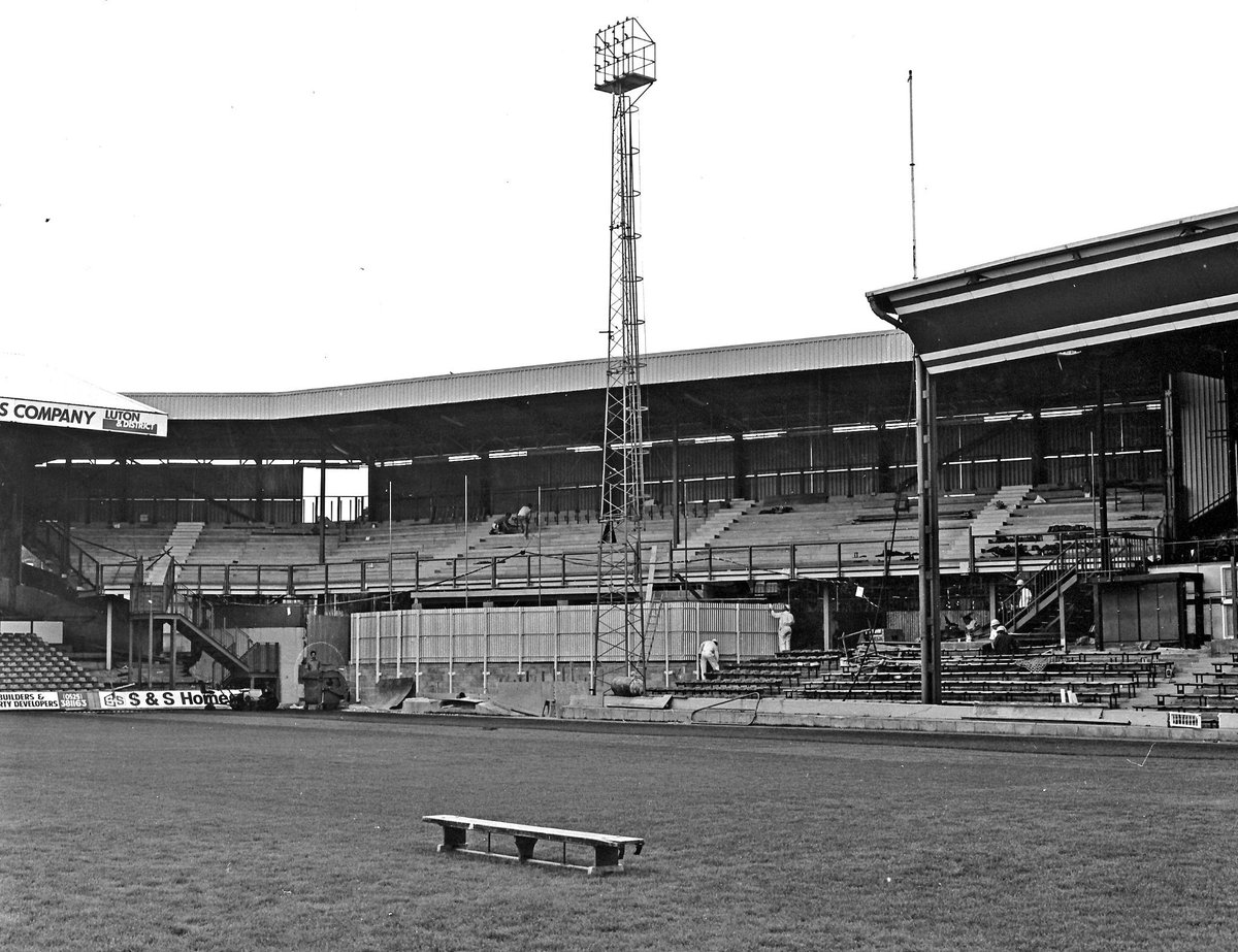 Builders putting the finishing touches to the New Stand, later renamed the David Preece Stand, @LutonTown in 1991.