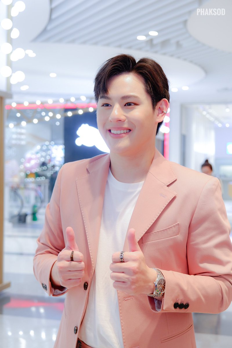 PhakSod's tweet photo. ให้มันเป็นสีชมพู~~~🩷
#PluemPurim
#พเนจรของปุริม
#TheMallLifestoreBangkae https://t.co/gygYhv6d5t