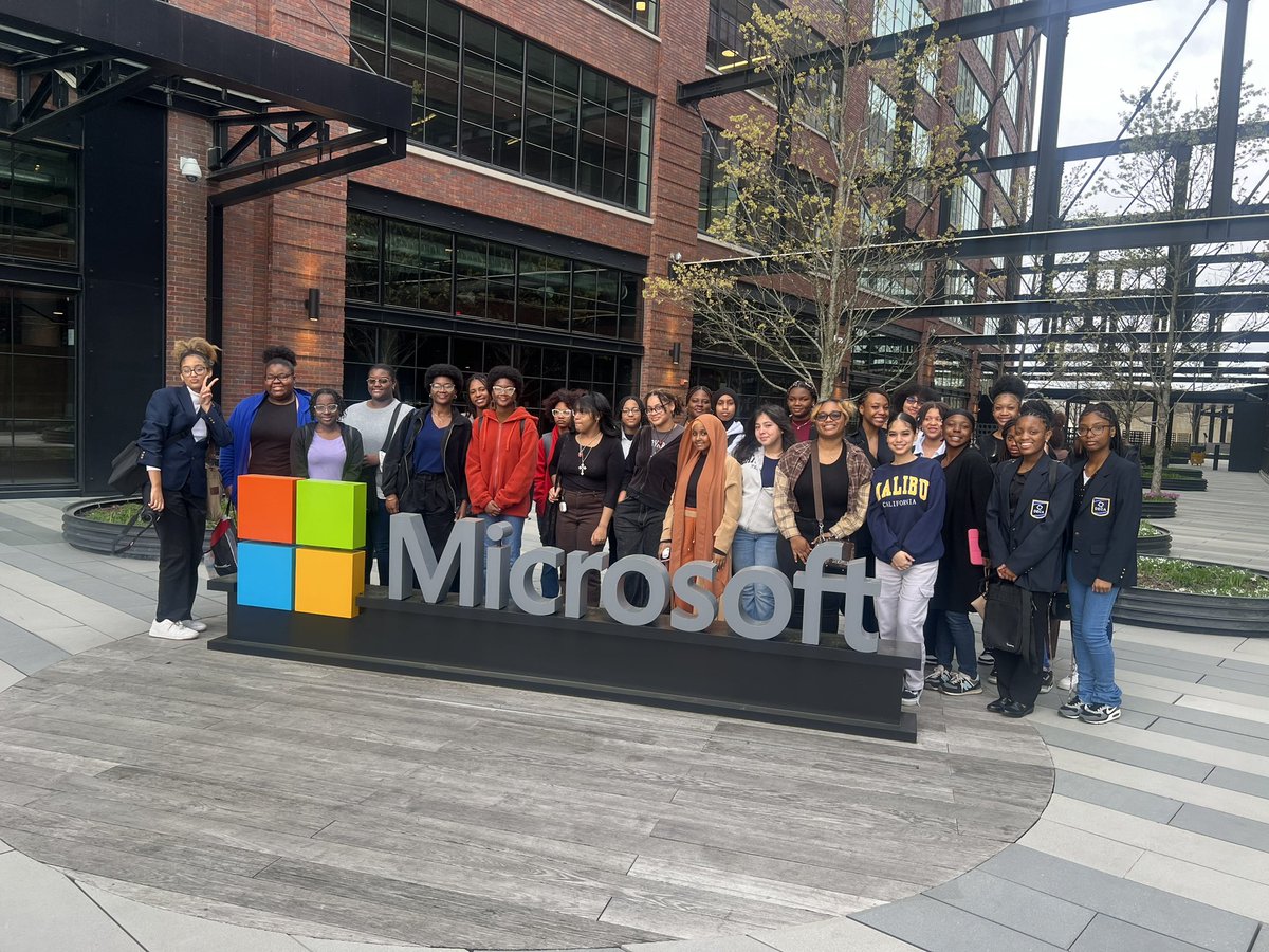 South Gwinnett and Micorsoft partnered up to complete the Black Girls Do Engineer #AIDesign challenge! Our young girls walked out feeling empowered and ready to change the world! Congratulations on a successful event.  #AIForGood #STEM #Education #SGHS  #AcademySchools