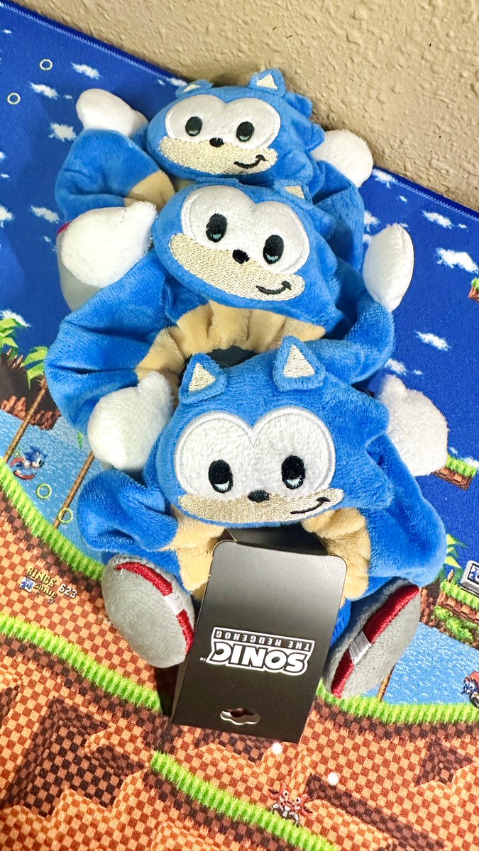 FrackDeals's tweet photo. ✨RAFFLE TIME✨

These 3 little Sonic scrunchies are looking for new homes!💙Picking 3 winners this week😃

To Enter:
- Follow @FrackDeals
- Retweet this post

Deadline to enter giveaway is April 3rd at 11:59 PST

Thanks as always for your support! 🦎💚 https://t.co/js3VYB1x2l