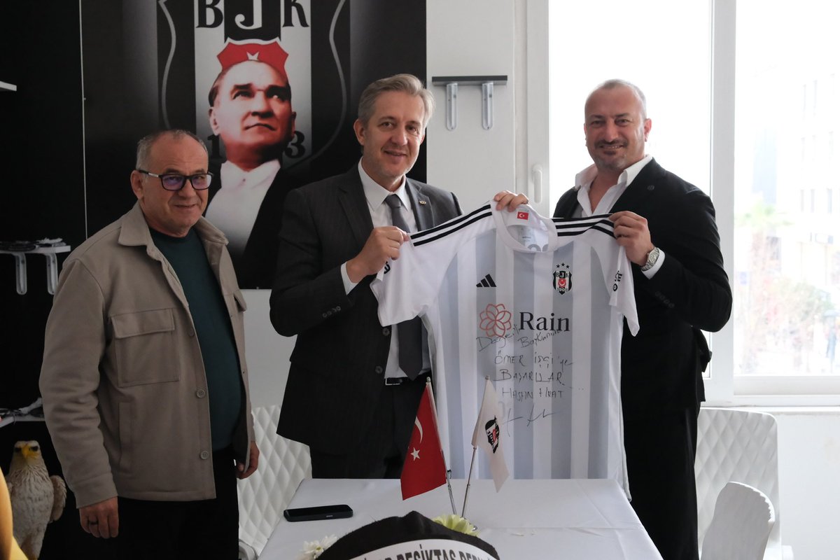 omerisciakhisar's tweet photo. Akhisar Beşiktaş Derneği’nin daveti üzerine yönetim kurulunu ziyaret ettik. Misafirperverlikleri için teşekkür ederiz. 

#akhisar #akparti #hazırızkararlıyız https://t.co/a8euar5N5S