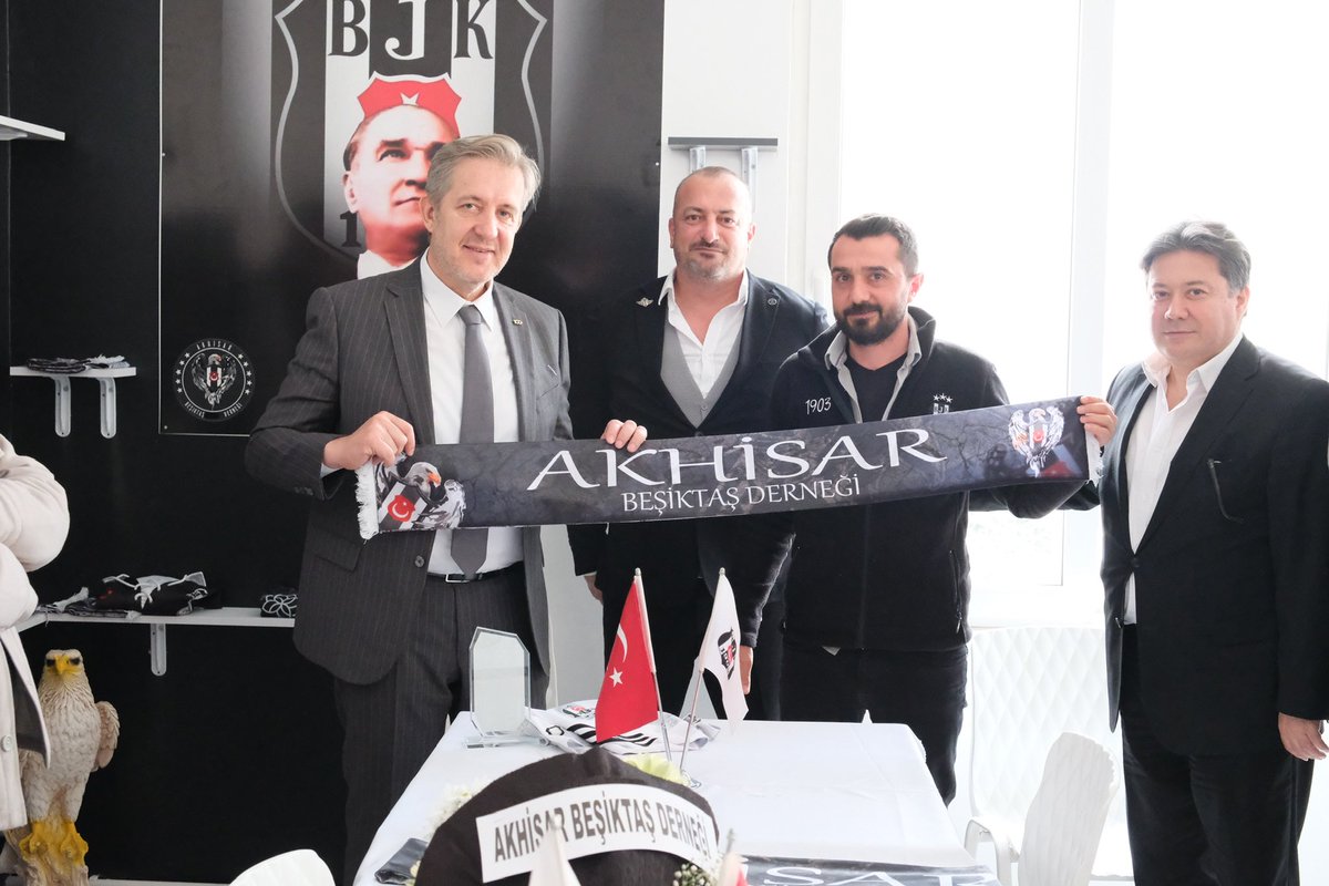 omerisciakhisar's tweet photo. Akhisar Beşiktaş Derneği’nin daveti üzerine yönetim kurulunu ziyaret ettik. Misafirperverlikleri için teşekkür ederiz. 

#akhisar #akparti #hazırızkararlıyız https://t.co/a8euar5N5S
