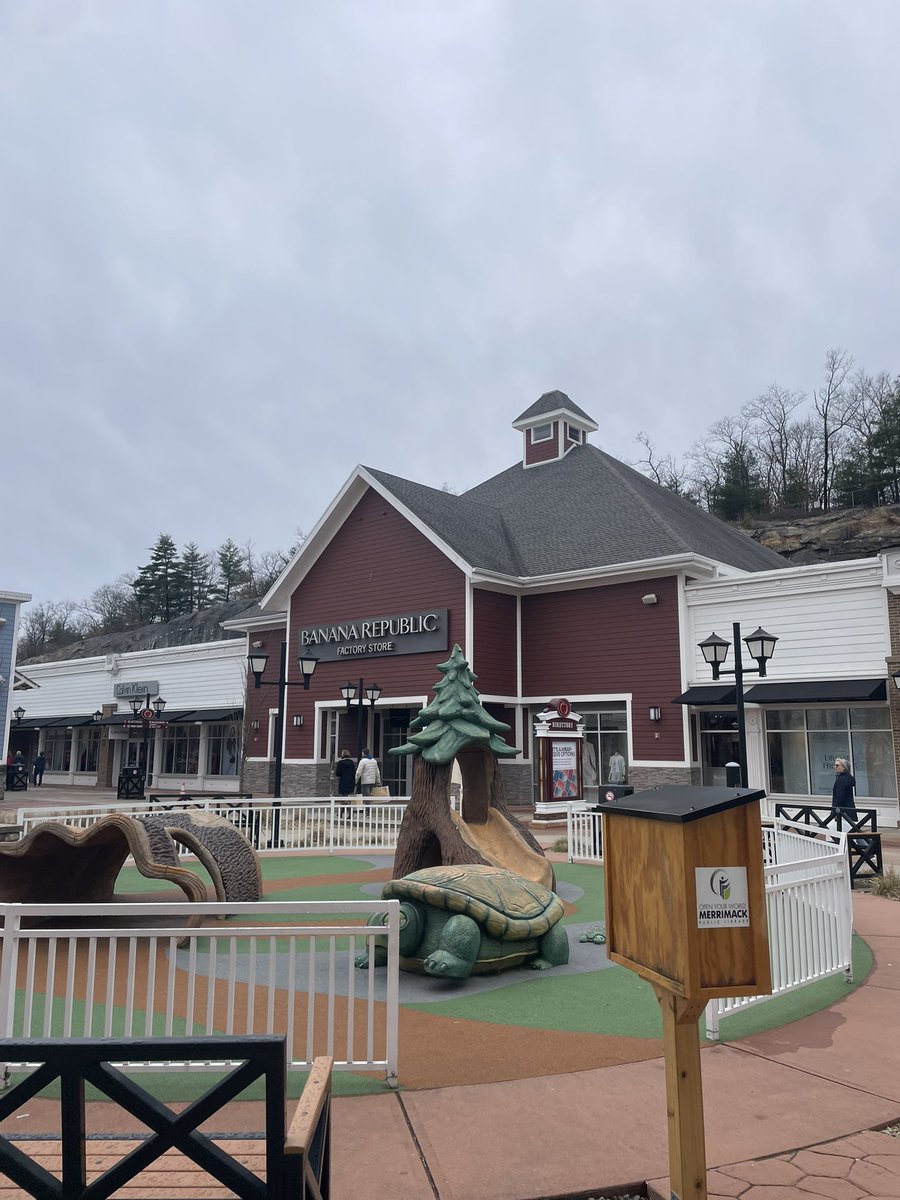 Quick stop (too long for me) at the Outlet store on the way! Miss Henderson and Mr Gullis’ highlight! #CampdenSki2024