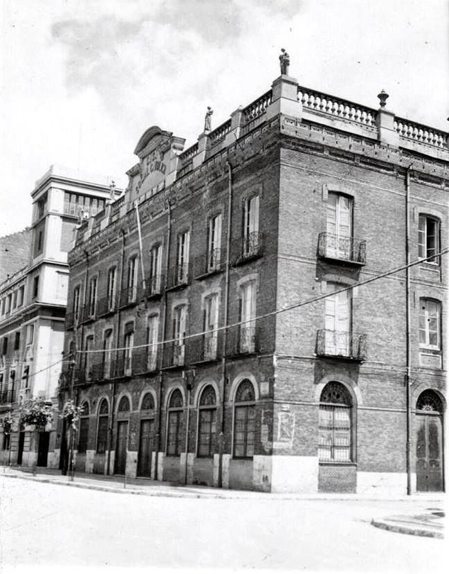 Fotos de la Casa Social Católica, antiguo Frontón Fiesta Alegre, reforma que se realizó en 1914 por Jerónimo Arroyo...
#Valladolid #valladoliddesaparecido #patrimonioperdido #arquitecturadesaparecida
avivalladolid.blogspot.com/2024/03/fronto…