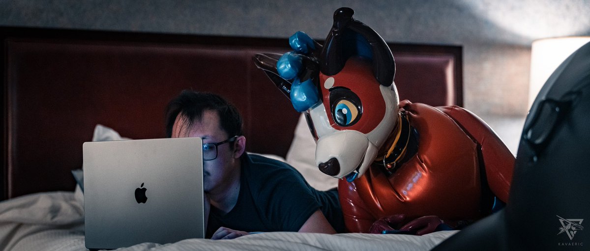 FycusBat's tweet image. whatcha doooooooin :3

📷 @Kavaeric #rubberfur #FursuitFriday