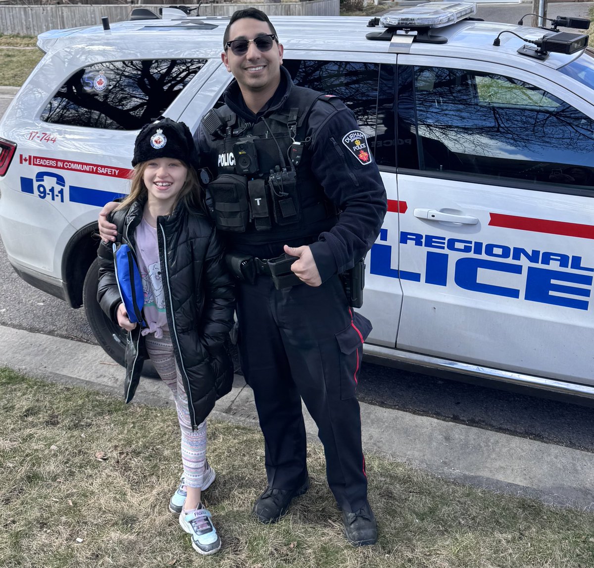 Constable Benaissa had the pleasure to meet Anyssa this morning. It’s always great to connect with our youth and share what we do. Hat looks great on you!! Happy Good Friday @oshawacity