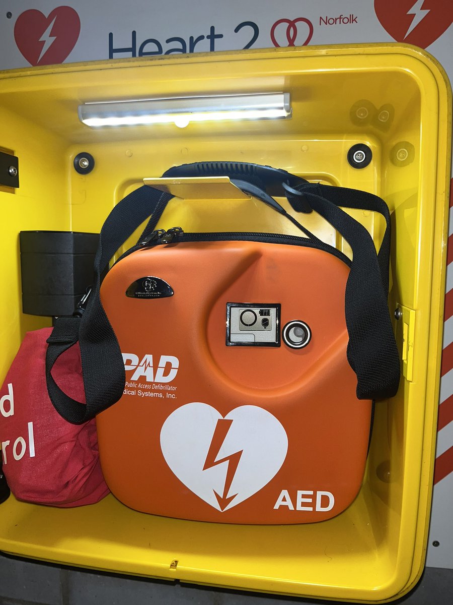 I put a new battery in the defibrillator @SEALIFEYarmouth which they funded. I put 4 new AAA batteries in the cabinet light. I also have a bleed kit in here as well.  #greatyarmouth #defibrillator #heart2heartnorfolk #bleedkit  #sealifecentre #cprtraining #Maintenance #beach #sea