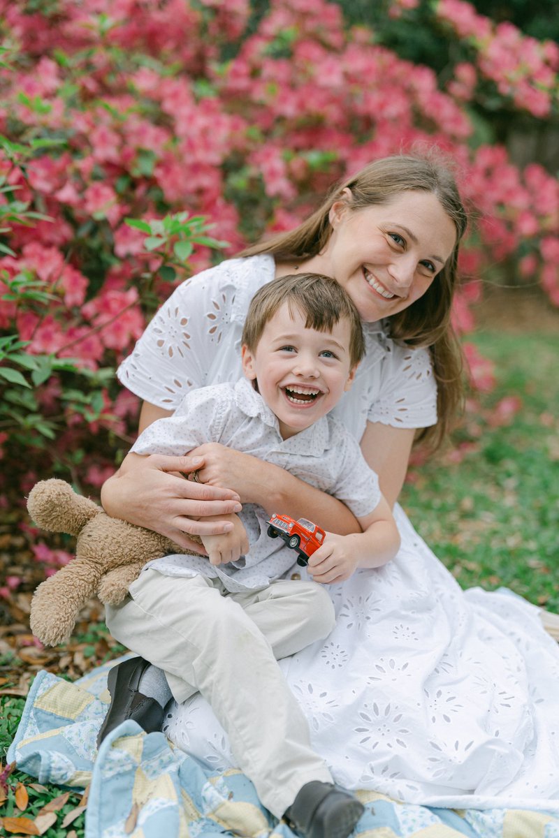 LauraSponaugle's tweet photo. Spring time family fun! 🌸💕 https://t.co/x6az0VVN5J