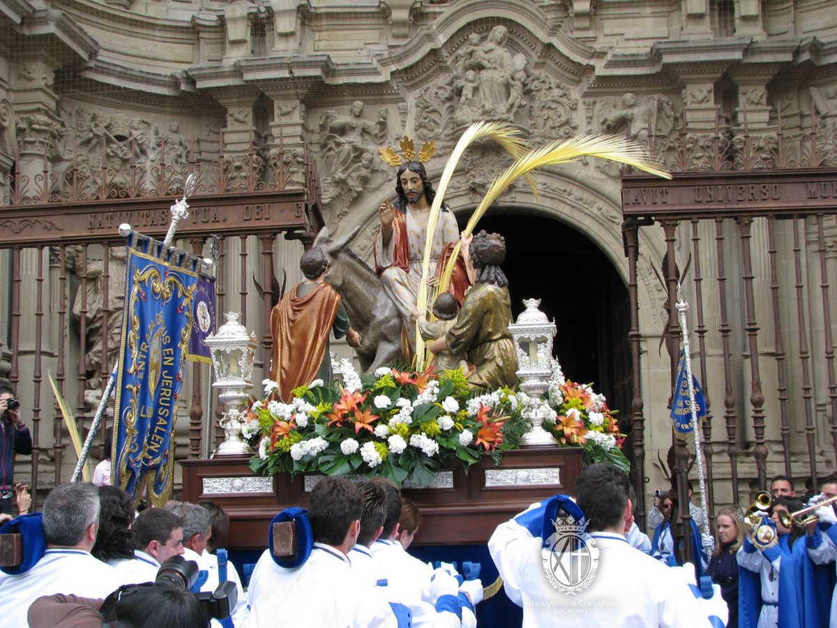 Une escapade de dernière minute ? #Logroño vous attend pour profiter des derniers jours de la #SemanaSanta. Au rythme des trompettes, profitez de la capitale de #LaRioja.✨

📷Hermandad Cofradías de Logroño

👉 t.ly/NU51r

#VisitSpain #SpainTraditions @lariojaturismo