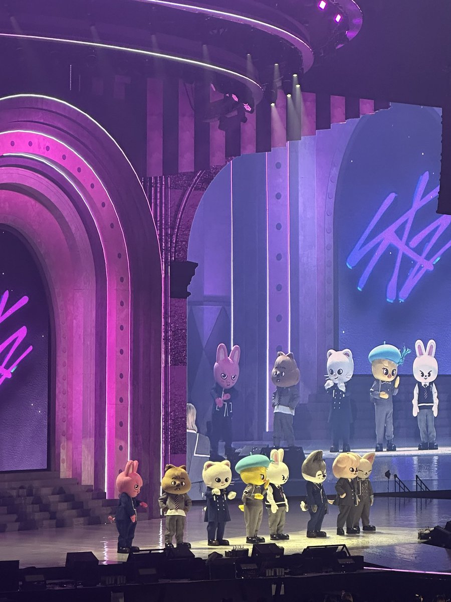 Ddu_Ddu___'s tweet photo. SKZOO and STRAYKIDS https://t.co/juRDSMJPeh