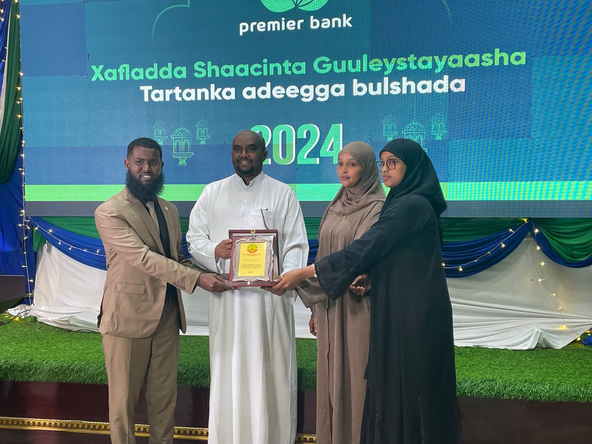 AhmedNMuse's tweet photo. Ardaydaas oo ka tiraan kuuliyadda #AdeeggaBulshada Jaamacadda #Gollis, waxa ay muujiyeen karti, oo waxay waxtar mug leh ka geysteen #Dugsi dayacnaa ku yaala xaafadda #Sancaani ee Hargeysa. Wasiirka W. Waxbarashada ayaa maamuusey, oo aqoonsadey waxtarkay sameeyeen. @Xamsekujoog https://t.co/bk8o8JloXl