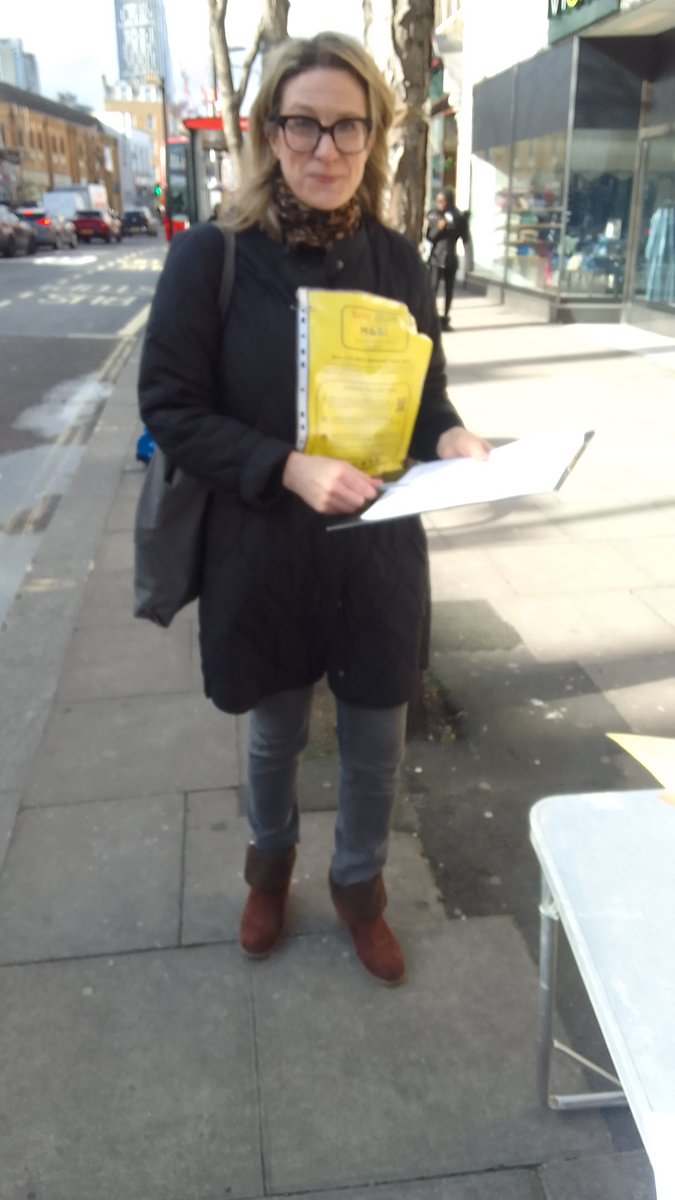 Amazing support for keeping Walworth Rd @marksandspencer open today. 230+ signatures in just 2 hrs in a great session with the brilliant Emma Saunders. So many people shocked and disappointed at the company's decision to abandon our area. More petition signing tomorrow from 10am.