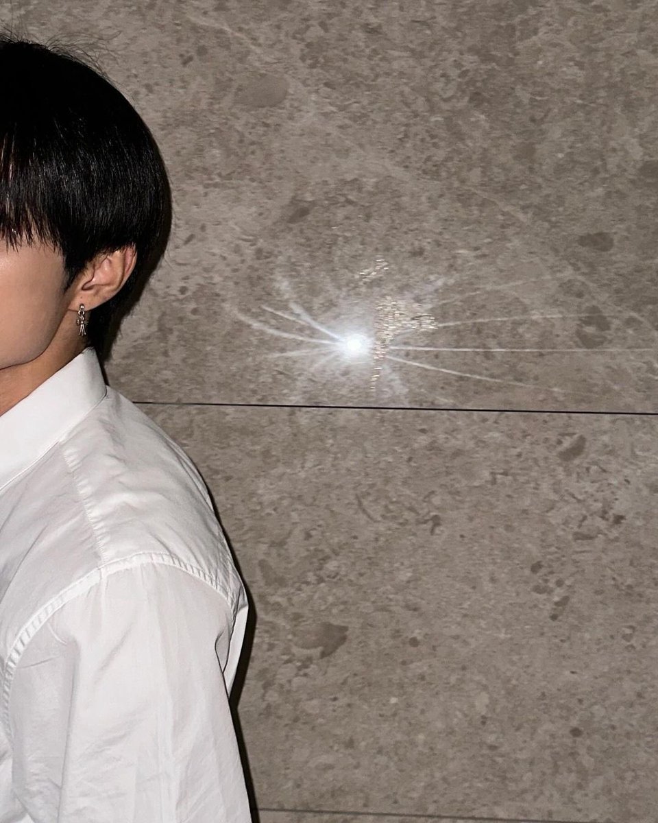 kimsunwov's tweet photo. Clad in the simplicity of white and the elegance of black, I became the artist of my own narrative, painting a portrait of poise and charm against the canvas of time. https://t.co/LdfW9d6l7K