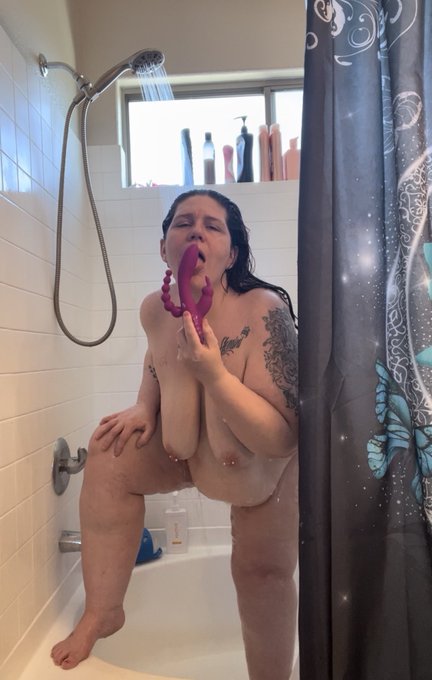 Shower Show Fun with fans  Book your video show with me  Princessgemini.info@gmail.com https://t.co/