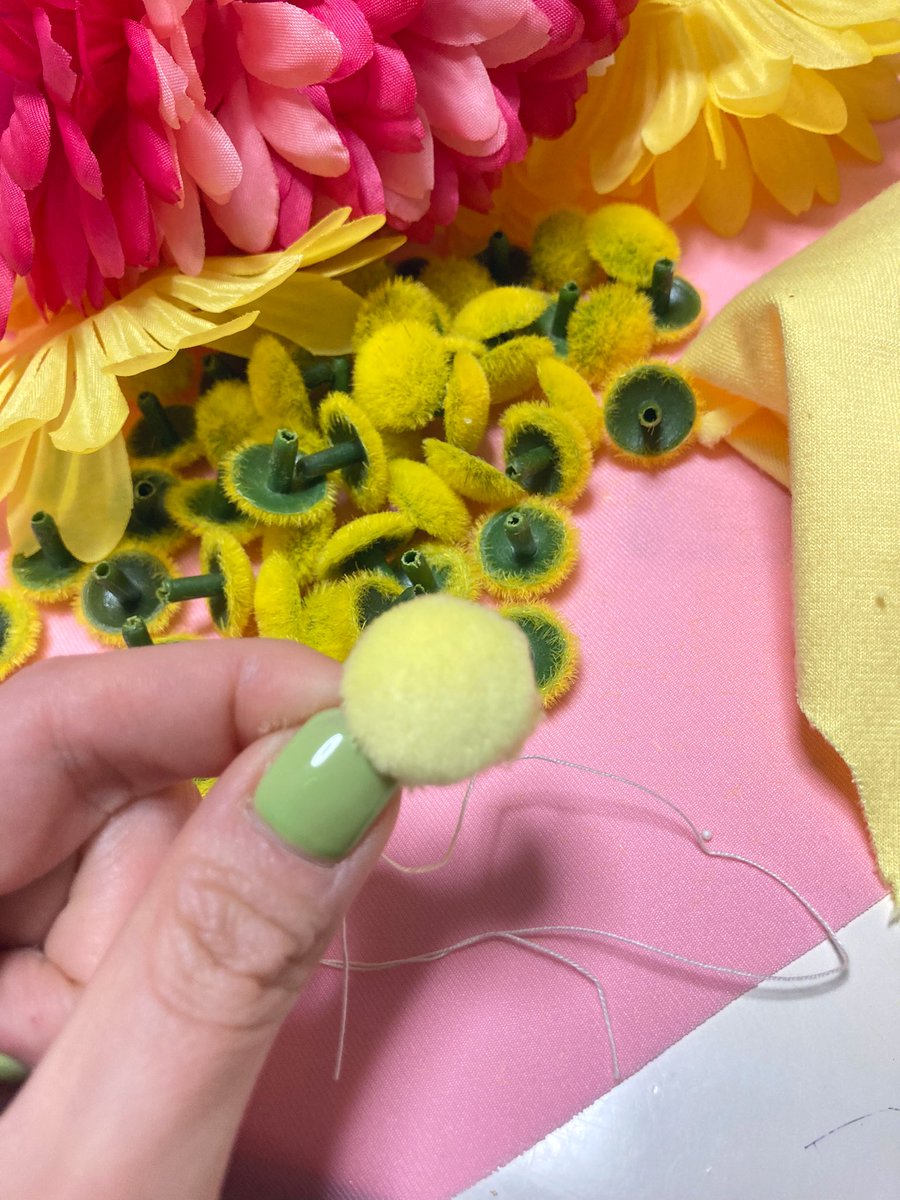 yoppifactory's tweet photo. 造花の72個手縫いでやっと縫い終わった〜✨🥲
この後は造花の花びら部分を144枚ほつれ止めを塗って行く細かい作業へ
既に1本ほつれ止め液使い切った。 https://t.co/aVWxgOCprf