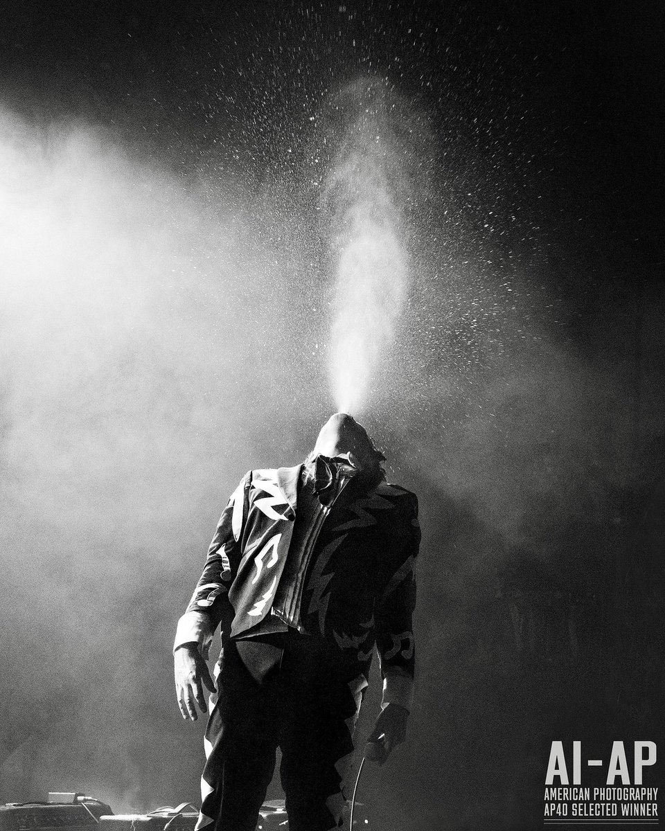 lauren_a_krohn's tweet photo. Thank you @AmericanPhotog judges- honored to be in the book again for AP40! The Hives at Racket in NYC, 5/23. ⛲️#photographer #photography #ap40 #blackandwhite #americanphotography https://t.co/UDRwyNg1jo