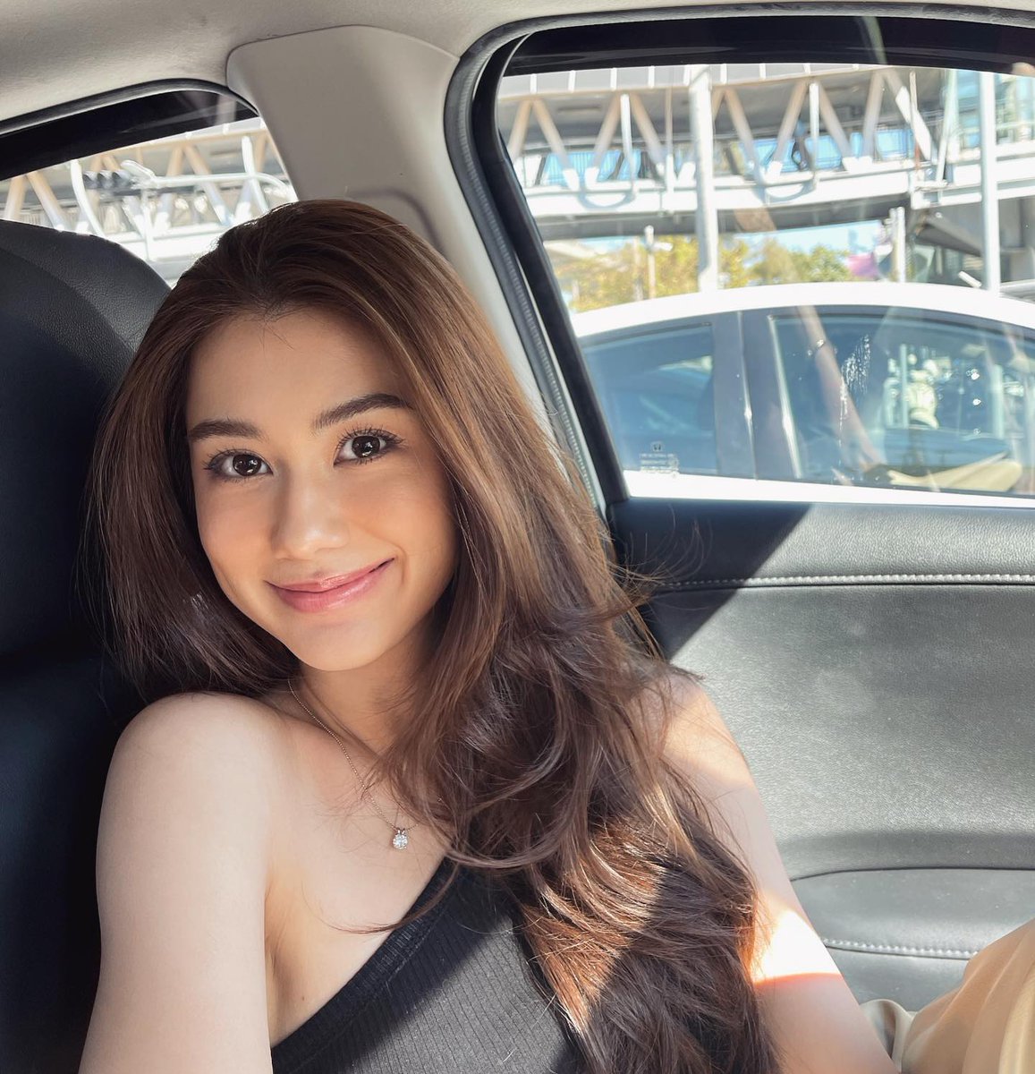 Web676's tweet image. "Cruising with style, she steals a glance at the camera, capturing the essence of the journey ahead. #RoadTripVibes #CarSelfie #AdventureBegins"