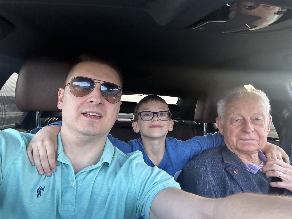 Three generations heading for a tourney! My Dad 86, me 44 and my son 9 💪 Sto bi reko moj drugar - vi ko Topalovici!🤣🤣🤣