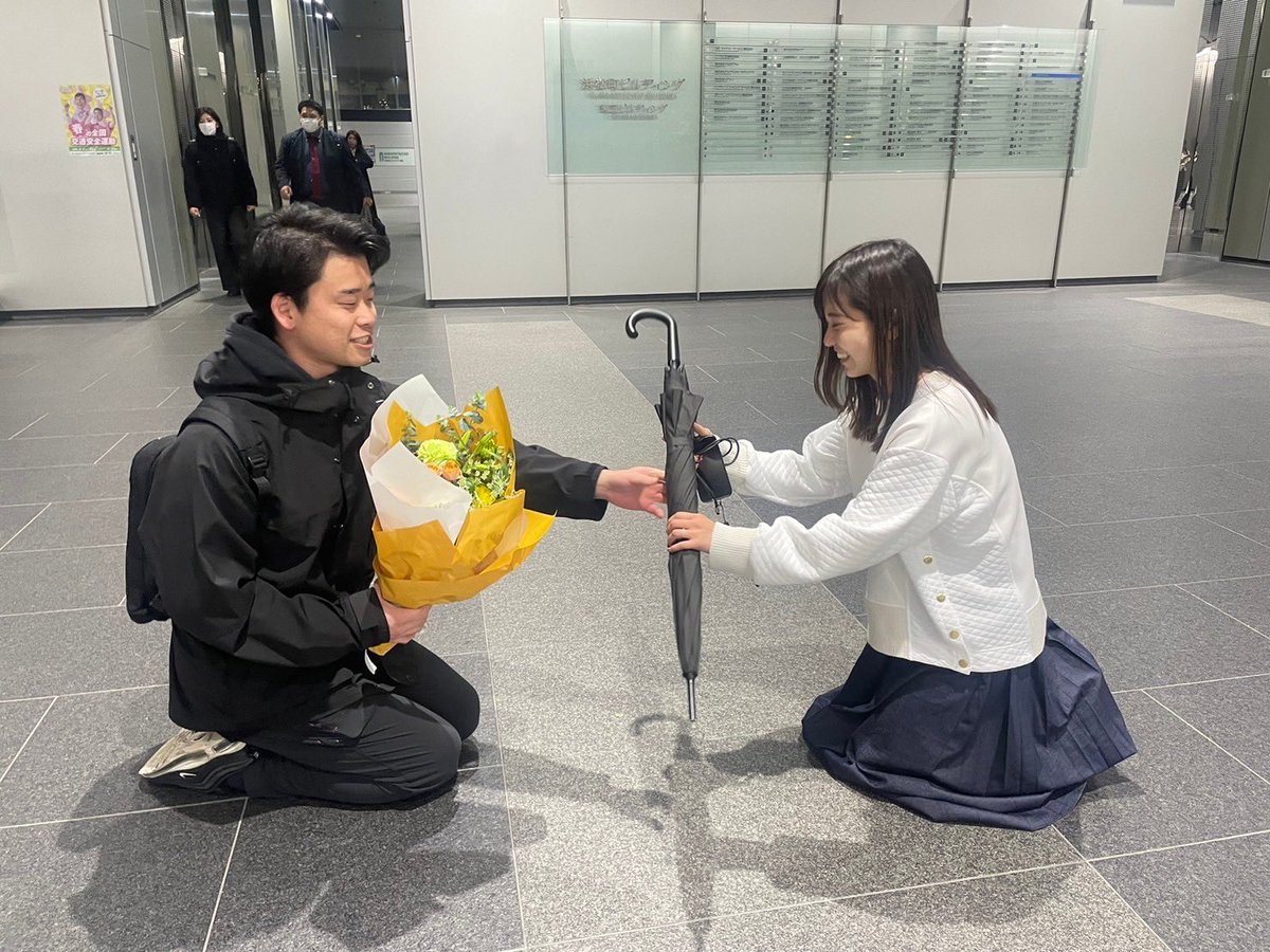 lifeguild_ceo's tweet photo. つまっきーとたいせーによる謎の儀式ww🤣 https://t.co/G41MJRbxRt