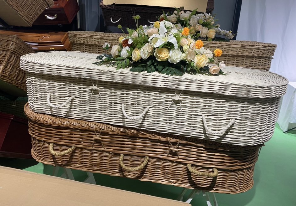 Ivory white #wicker #coffin #casket visually, it gives people a soft, warm and cordial feeling, and at the same time it has crisp and neat ingredients, which makes people feel very comfortable.