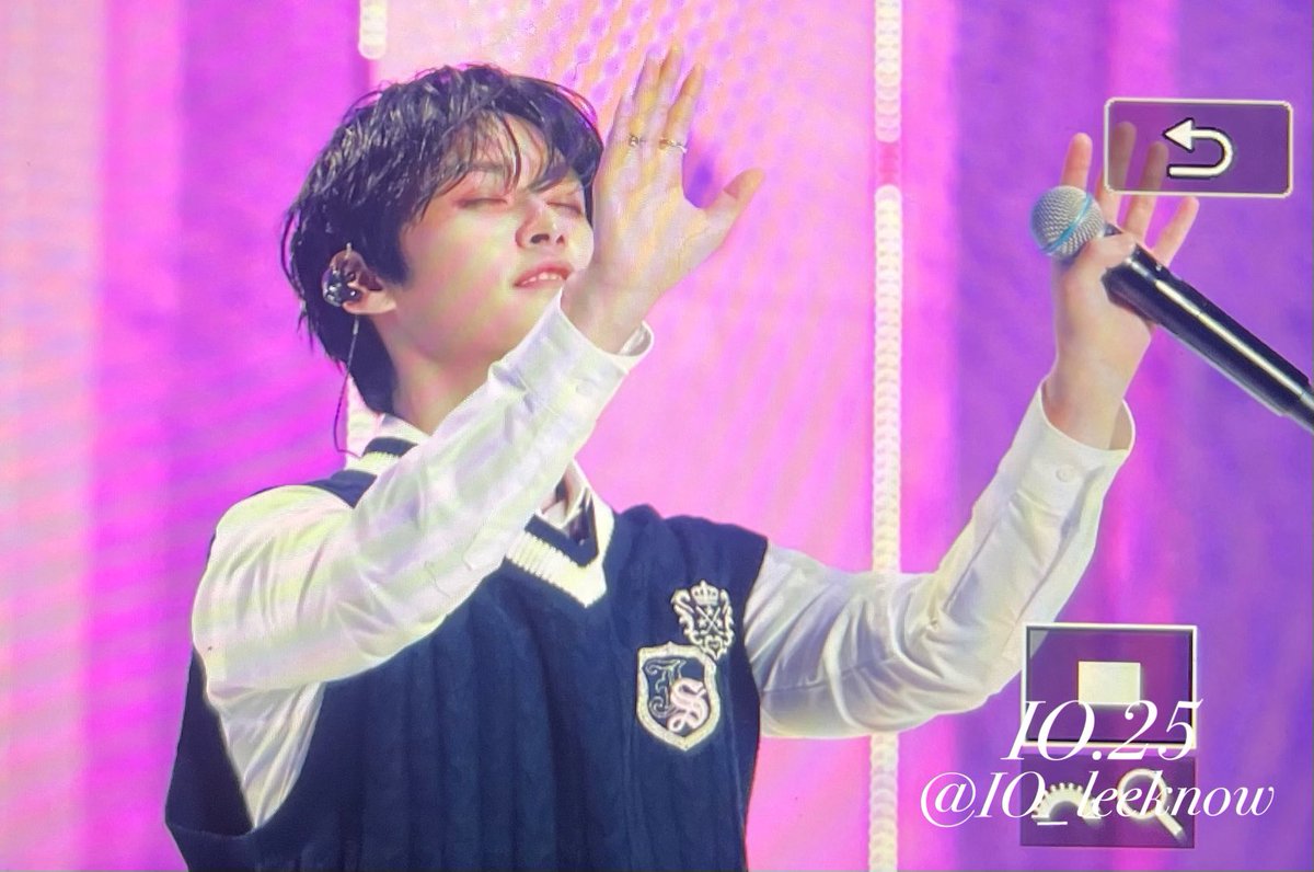 IO_leeknow's tweet photo. 240329 skz 스키즈 매직스쿨 팬미팅 
#StrayKids #스트레이키즈                         
#리노 #Leeknow 🌸🍃🌸🍃 https://t.co/33PWKdYdCl