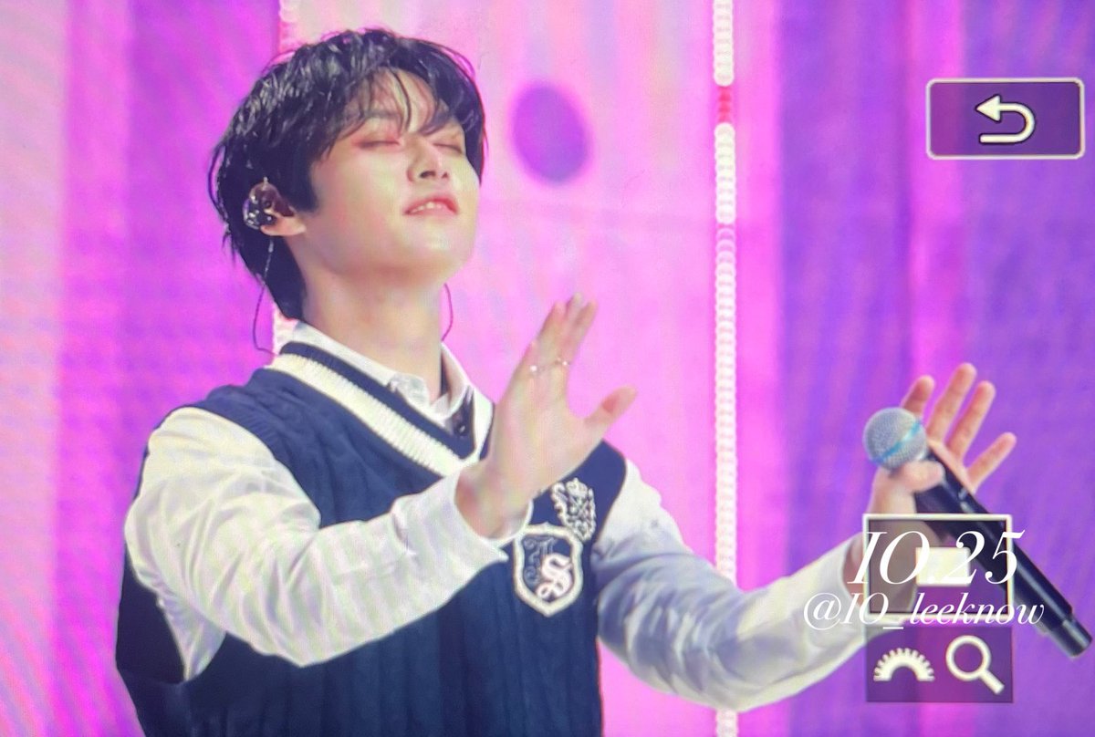 IO_leeknow's tweet photo. 240329 skz 스키즈 매직스쿨 팬미팅 
#StrayKids #스트레이키즈                         
#리노 #Leeknow 🌸🍃🌸🍃 https://t.co/33PWKdYdCl