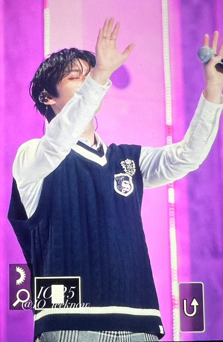 IO_leeknow's tweet photo. 240329 skz 스키즈 매직스쿨 팬미팅 
#StrayKids #스트레이키즈                         
#리노 #Leeknow 🌸🍃🌸🍃 https://t.co/33PWKdYdCl