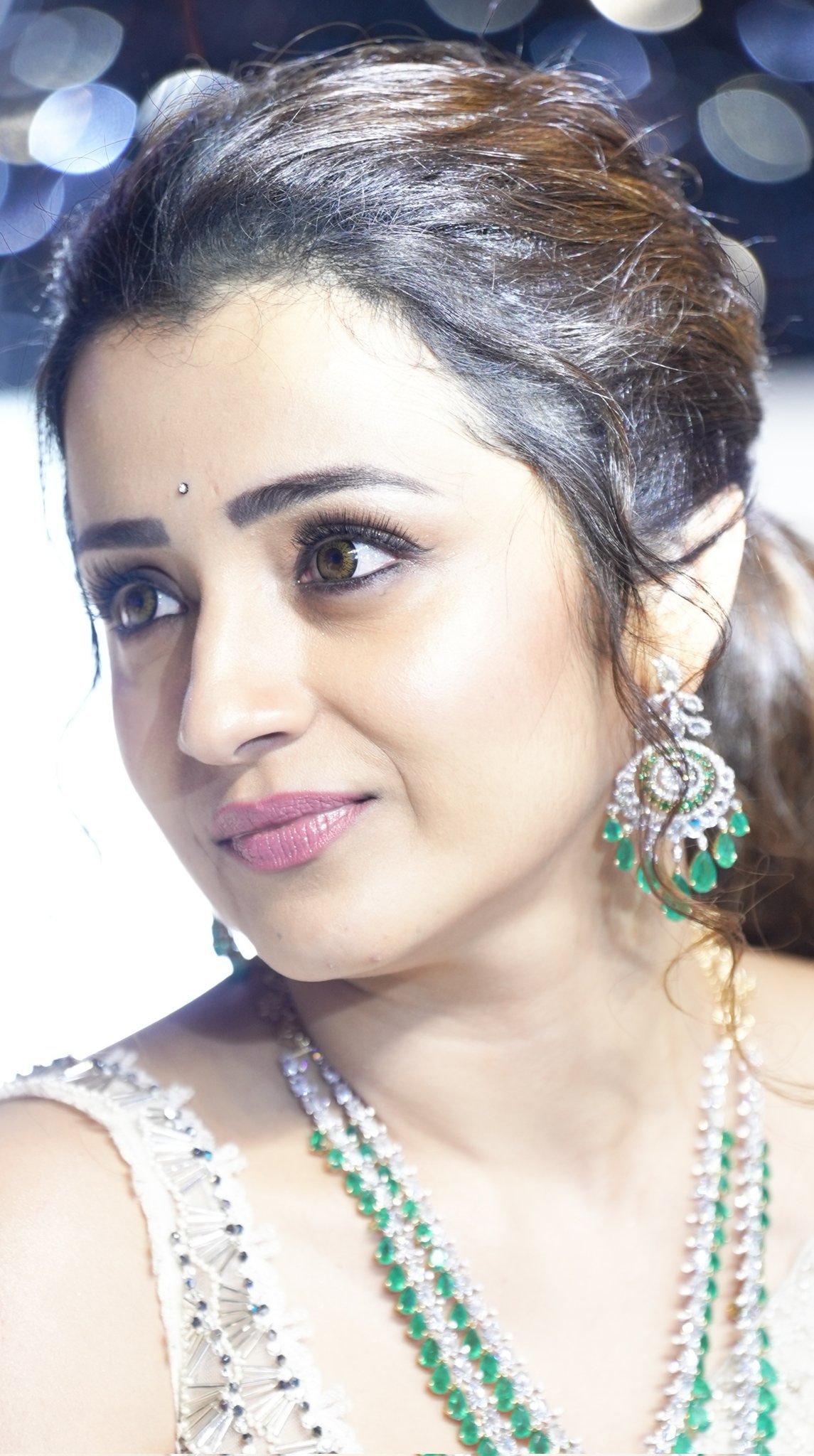 GJ2fJUqX0AAhQR-?format=jpg&name=large