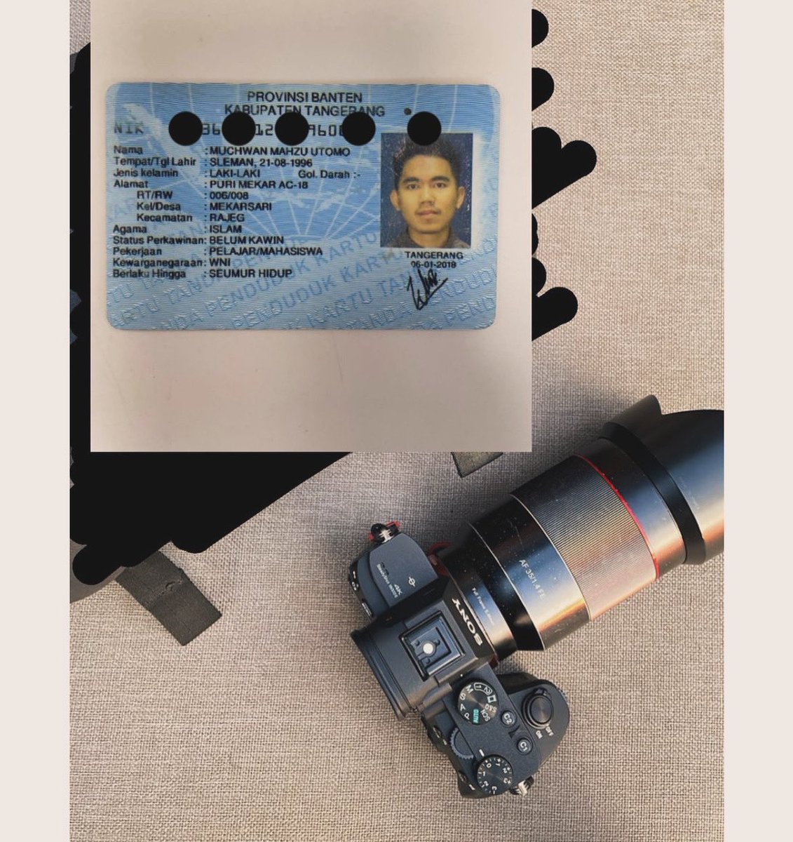 Photographer kami baru saja kehilangan Tas Converse warna biru navy,
- Dompet Atas nama MUCHWAN WAHZU UTOMO 
- ⁠Laptop Acer Predator   
- ⁠Kamera Sony A7III serial number : 4662242
 - ⁠HDD 2 TB .
imbalan bagi yang mengetahui dan menemukannya  +62 813 23888967