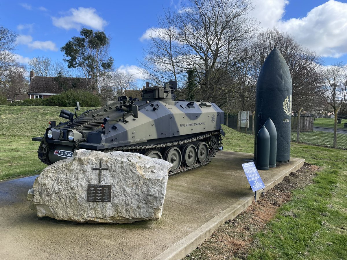 A fantastic visit to @RAF_Wittering this week to meet with the Support Force team for an update on the vast amount of global activity they are enabling I also paid my respects at the @RoyalAirForce 5131 (BD) Sqn Memorial, before joining the team for their brilliant Annual Dinner