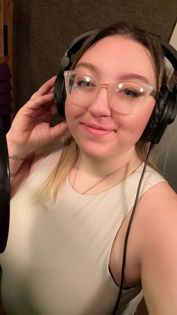 Taylalalasings's tweet image. In my element today. 😇💜#TaylorJoandTheCopperCreekBand #Studio #SessionOne #TonysTreasuresProductions