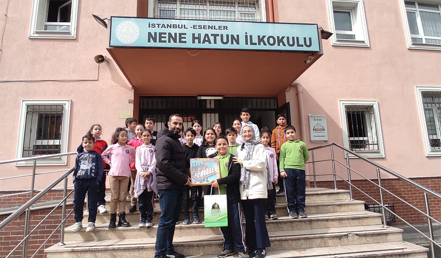Esenler'de Siyer Sınavı'nda Dereceye Giren Öğrencilere Ödüllerini teslim ettik. Hamd olsun.

Esenler Nene Hatun İmam Hatip İlkokulu ve Esenler Tacirler Eğitim Vakfı İmam Hatip Ortaokulu öğrencilerine ödülleri, sevgili öğretmenleriyle birlikte sınıflarında teslim edildi.