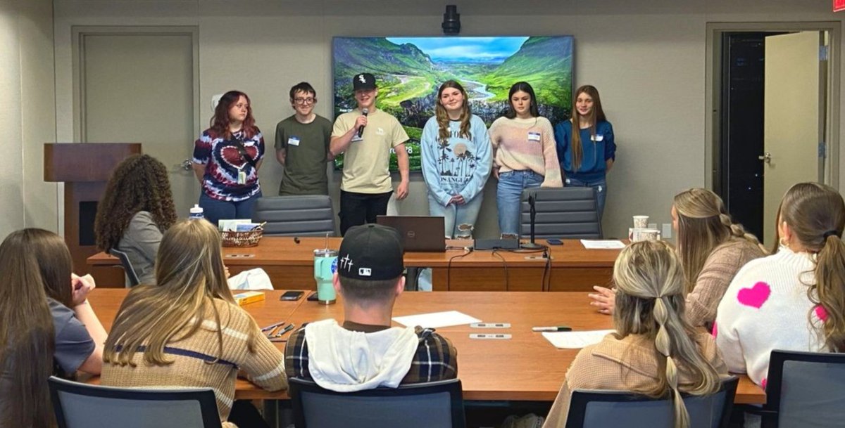 ARCgov's tweet photo. Thanks to the @MVE_Bears Leadership Team for visiting ARC this week! 🌟

While on spring break, they joined our staff to learn about #Appalachia &amp; ARC projects impacting their home in Leslie County, KY. 

Then, they worked with ARC staff to develop their own project ideas 💡 https://t.co/yKfCMKYgfg