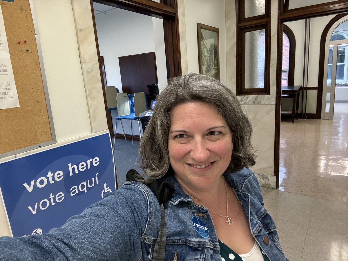 Never know who you’ll run into when you stop by City Hall to vote. Always a treat to bump into @SenWhitehouse