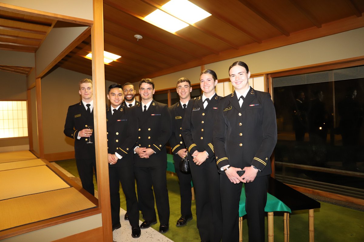 This week, we celebrated the @NavalAcademy midshipmen who were selected to serve their first assignment in Japan! We are grateful to the historical and ongoing ties between the 🇺🇸 Navy and the 🇯🇵 Maritime Self-Defense Force. May our deeply rooted relations continue to blossom!🌸