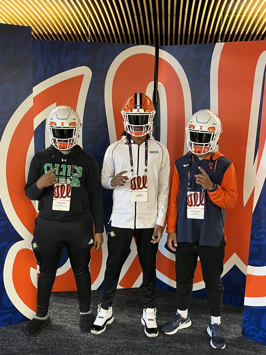 Had a great time at @IlliniFootball can’t wait to be back April 20th for the spring game. @Jordanlynch06 @EDGYTIM @RivalsPapiClint @jon_proto @Recruit2Illini @wardth09