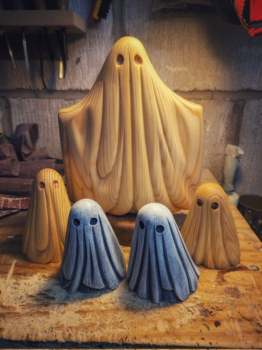 Haven't been posting much recently due to *flippin' busy work stuff* but I have to let you know that my dad's latest batch of carved spooks will be available in the morning... wellswoodcarving.bigcartel.com