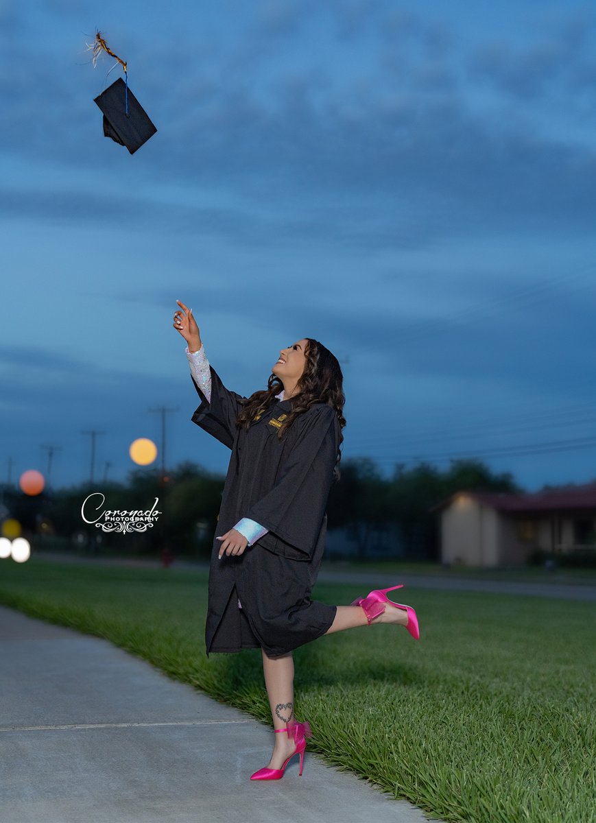 CorPhoto's tweet image. Now taking appointments for Grad Pictures. Connect with us soon to schedule your session.