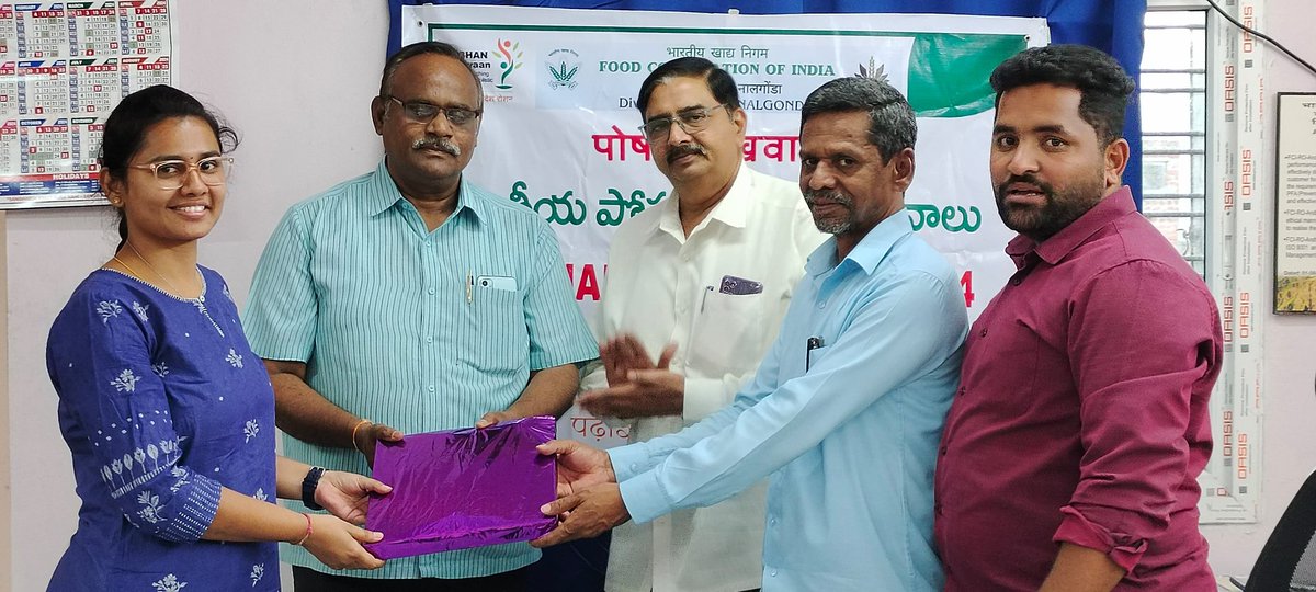 FCI_Nalgonda's tweet photo. The closing ceremony of #PoshanPakhwada celebrated by @FCI_Nalgonda marked the prize distribution to the winners in the #CookingRecipe competition held by the office.
Senior Officers & other staff took part in the ceremony.
@FCI_India
@Fci_Telangana
@CBC_Nalgonda https://t.co/eS1TTh2IfS
