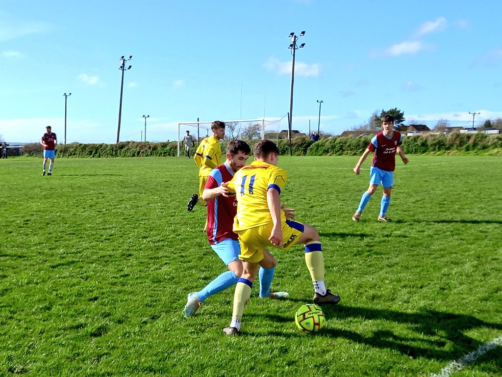 christopher7590's tweet photo. Second game of the @SWPLeague #EasterHop this #GoodFriday was at the Donnacroft Sports Field where @TSide12 were beaten 3-0 by @OkeArgyle in the Premier Division East (att: 451). Some cracking goals were scored by the Okes #Groundhopping #SWPLeague #Tside #UptheOkes https://t.co/aiBLUugYpx